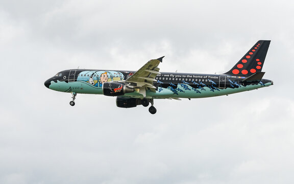 avion vol survol voyage compagnie aerienne aeroport Brussels Airport atterrissage Brussels Airlines Tintin