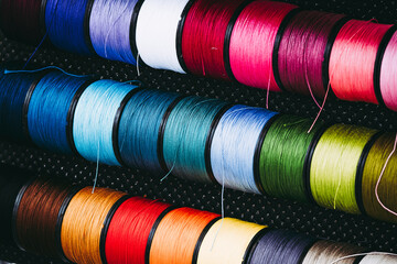 Bobines de fils de coton coloré, matériel de couture	 - obrazy, fototapety, plakaty