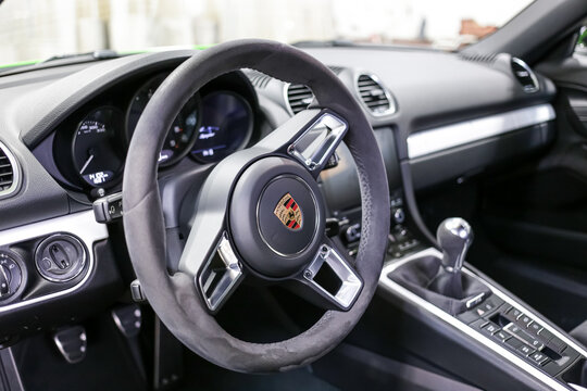 Porsche 718 Spyder indoor. Leather dashboard and clocks, steering wheel, PDK sport gearbox, PCM 4 multimedia system. (steering wheel, shift knob, car seats)