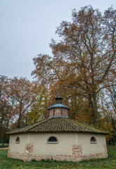 Pigeonnier octogonal dans le parc du château de Pont-de-Veyle, Ain, France