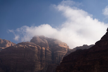 Formacje skalne pustyni Wadi Rum, Jordania - obrazy, fototapety, plakaty
