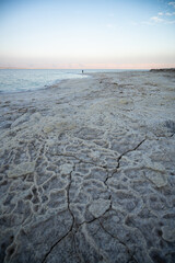 Wschód słońca na wybrzeżu Morza Martwego, Jordania - obrazy, fototapety, plakaty