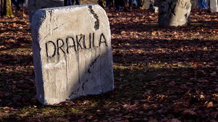 tombstone with the inscription Dracula - obrazy, fototapety, plakaty