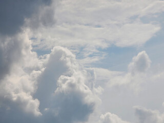 맑은 하늘의 구름