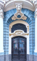 Obraz premium entrance to the palace