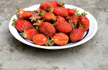 there is a plate with strawberries on the table, close-up