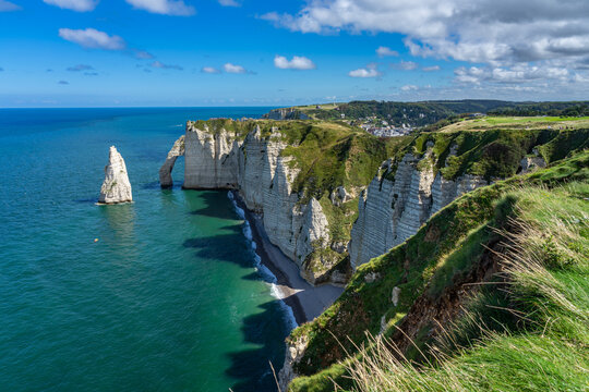 Urlaub in der Normandie, Frankreich: Sehenswürdigkeit, Naturwunder - Felsenformationen und Steilküste Falaises d'Étretat, Porte d'Aval und Aiguille d'Aval