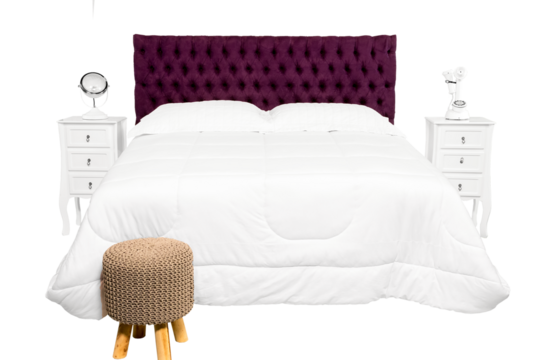 Cama de casal com cabeceira almofadada de cor vinho e  edredom de cor branco e dois criados mudo de cor branca. São Paulo, Brasil. Formato de arquivo png fundo transparente.