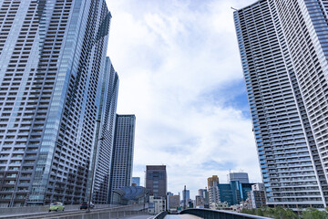 東京の巨大なビル群