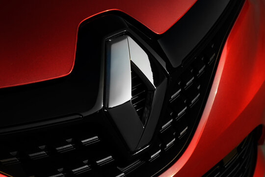 Close-Up: Renault Clio's Front Logo