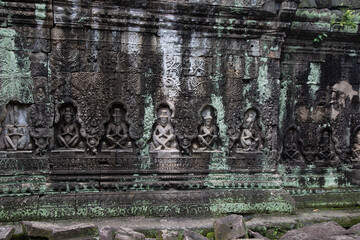 Fototapeta na wymiar Preah Khan ancient carvings