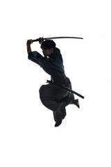 日本刀を振るう剣士のシルエット