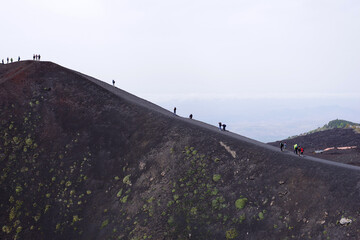 Touristes sur les pentes de l'Etna