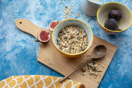 Muesli and figs