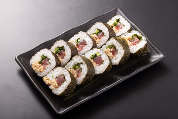 [メバチマグロ]　鉄火納豆巻き