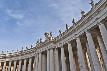 Fototapeta na wymiar Città del Vaticano, il colonnato del Bernini in piazza San Pietro - Roma