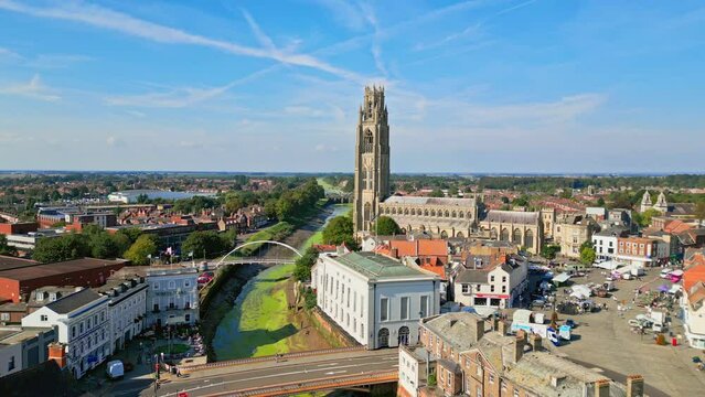 Boston, Lincolnshire: A UK market town with rich history, where the Pilgrim Fathers originated. Notable for St. Botolph's Church, 'The Stump,' historic structures, and riverside scenery.