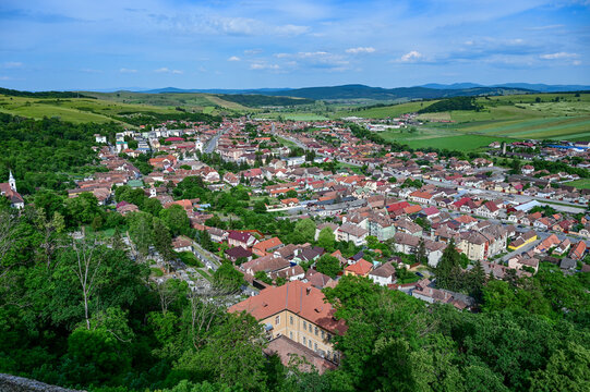 Panorama-Blick auf die Stadt Rupea im Kreis Brasov, Siebenb&uuml;rgen in Rum&auml;nien