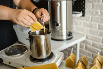 Master makes candles in the workshop