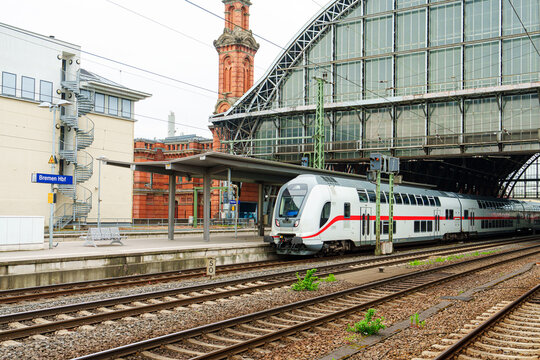 Train Arrival at Bremen, Germany Train Station - Bremen Main Train Station (Hbf, Hauptbahnhof): German Regional and Express Trains.
