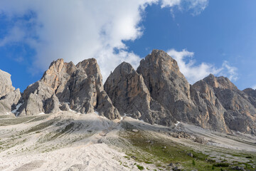 Montaña de cerca, subiendo a ella