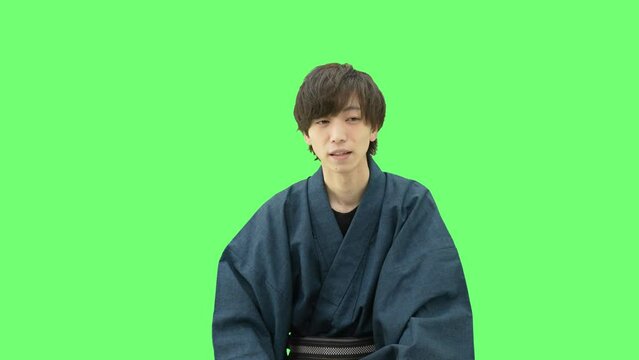 落語家の男性　音声はイメージです　クロマキー合成素材