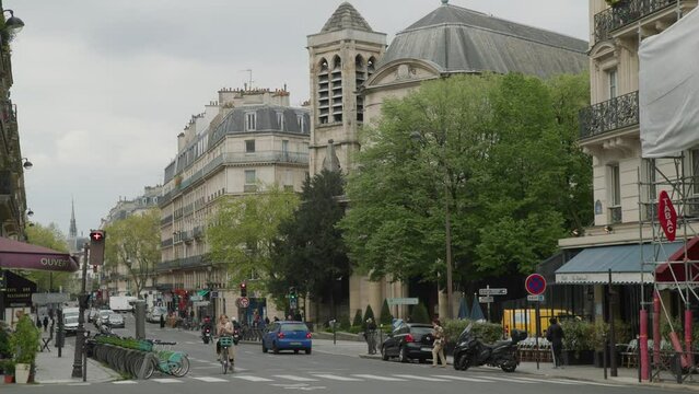 Paris Veme arr. traffic and buildings