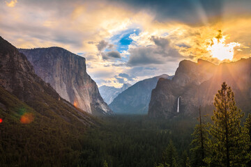 Sunlight Fills Yosemite Valley, Yosemite National Park, California