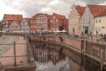 Maritimes Flair in Stade; Alter Hansehafen am Wasser West