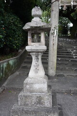 神社の鳥居と灯籠