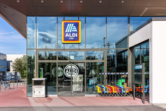 Aldi S&uuml;d branch modern supermarket discount shop store discounter in Stuttgart, Germany