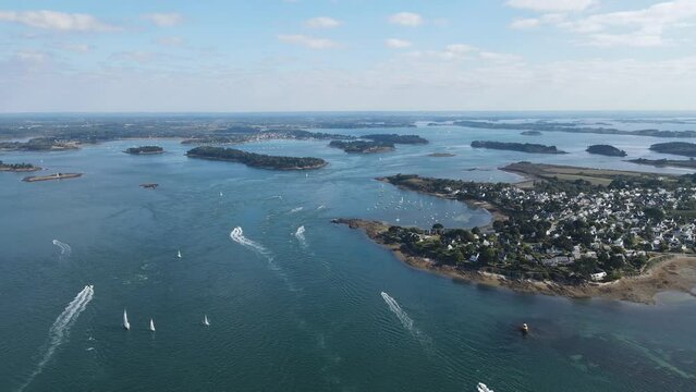 Golfe du Morbihan Bretagne Arzon Port Navalo Port du Crouesty iles r&eacute;gion France fran&ccedil;aise vid&eacute;o drone a&eacute;rienne