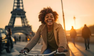 Selbstklebende Fototapete Eiffelturm Cheerful Happy young black woman riding bicycle in Paris 