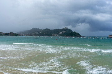  La playa de la concha en un día de temporal de invierno, San Sebastián