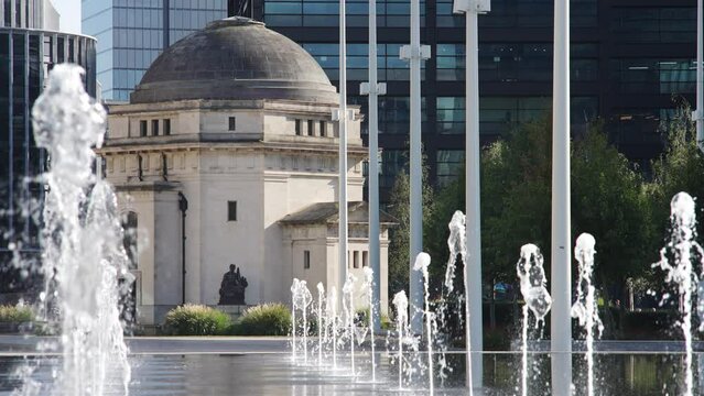 Centenary Square, Birmingham, slow motion fountains.
Centenary Square fountains and Hall of Memory in Birmingham, England shot at 100 fps.