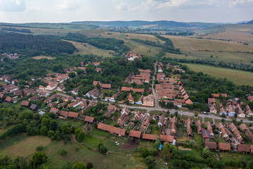 Fototapeta na wymiar The fortified church and village of Viscri in Romania 
