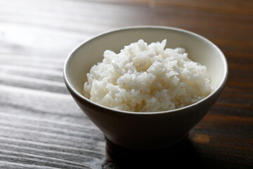 白米を食べる

