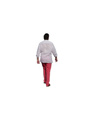 Homme vu de dos marchant tout droit, chemise blanche et pantalon fuchsia, en été. 