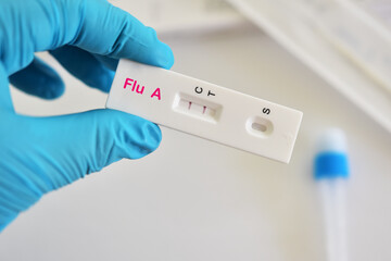 Influenza A virus positive test result by using rapid test device