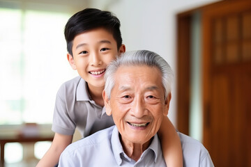 Obraz premium Happiness Grandson with grandfather