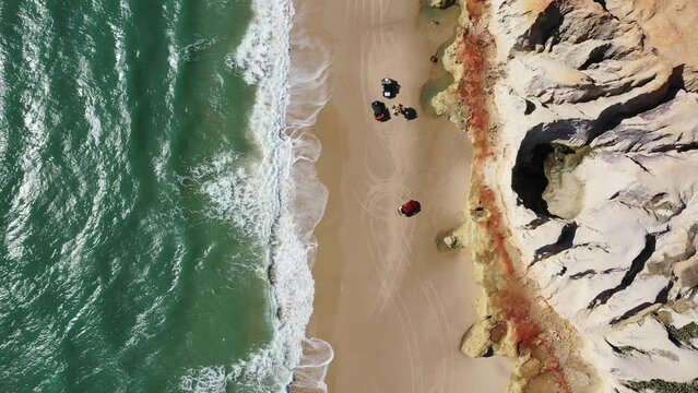 Praia das Fontes no Ceara visto de cima com Drone 4k - Usina E&oacute;lica - Nordeste - Brasil - Fal&eacute;sias