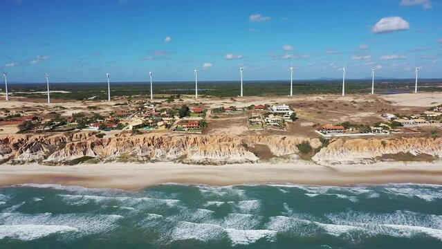 Praia das Fontes no Ceara visto de cima com Drone 4k - Usina E&oacute;lica - Nordeste - Brasil - Fal&eacute;sias