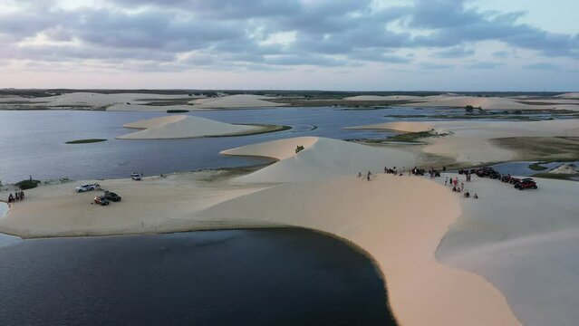 Delta do Rio Parna&iacute;ba no Piau&iacute; - Len&ccedil;&oacute;is Piauienses -  Nordeste - Brasil - Visto de cima com drone 4k