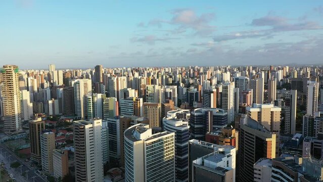 Cidade de Fortaleza no Ceara - Visto de cima com drone 4k
