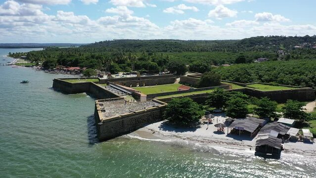 Ilha de Itamarac&aacute; -  Coroa do avi&atilde;o - Forte Orange - Igarassu - Visto de Cima com drone 4k - Pernambuco - Brasil