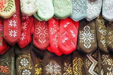 Fashion accessory: hand-embroidered mittens, frost protection for hands