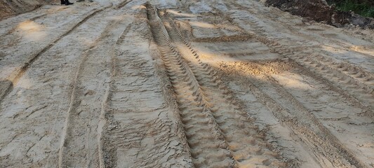 Koleiny w nasypie. © WalDec