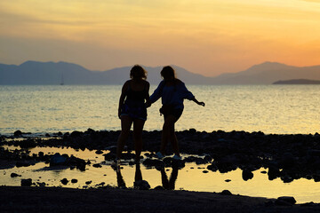 Sorelle, amicizia e amore.