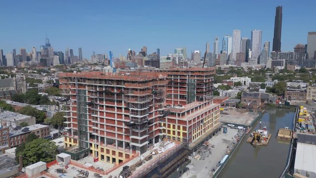 flying clockwise around big construction project in Gowanus Brooklyn