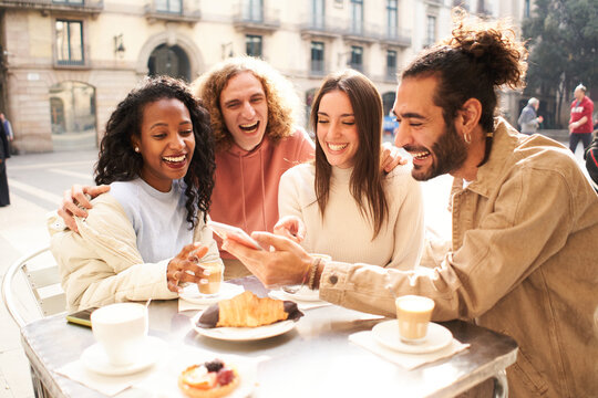  People group talking at coffee bar terrace. Friends having fun together at cafeteria on brunch time. Lifestyle concept with happy men and women at cafe venue. High quality photo